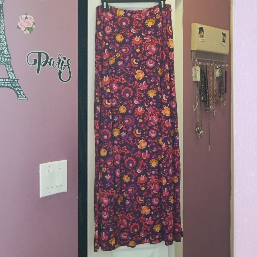Forever 21 MAXI skirt size medium